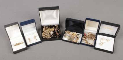 A quantity of yellow metal jewellery Spanish brooch, bracelet and earrings set, twist chain