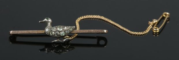 A 9ct Gold bar brooch, set with with a silver duck containing clear stones. Total weight: 2.1g