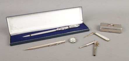 A quantity of collectables, to include boxed silver handled letter opener, silver bladed fruit
