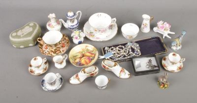 A collection of mostly assorted ceramics to include Royal Crown Derby Derby Posies, Royal Albert Old