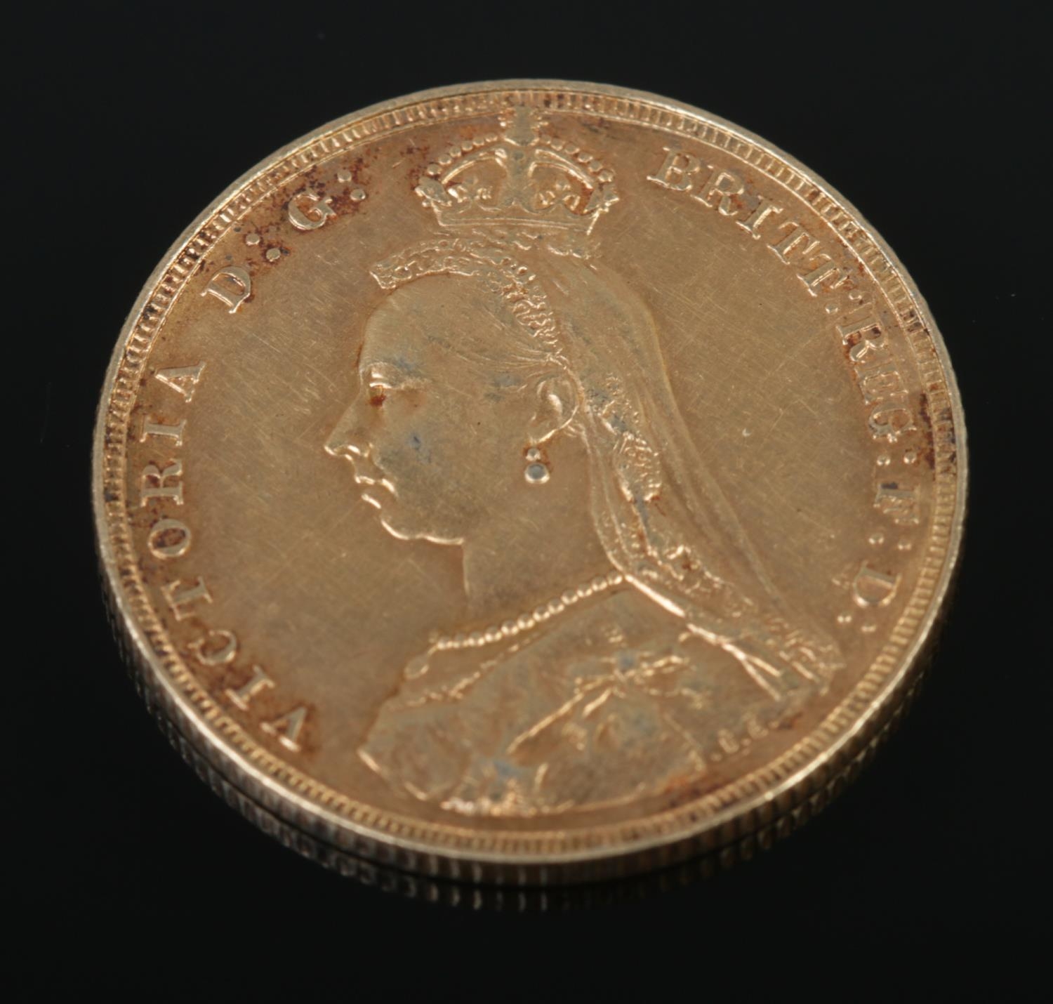 A Victorian full sovereign. Dated 1887. 7.9g. - Bild 2 aus 2