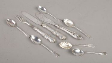 A quantity of assorted silver flatware, to include six various teaspoons, and matching silver bladed