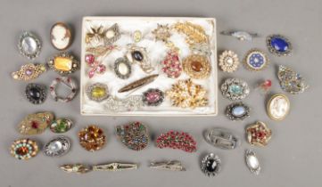 A good collection of costume jewellery brooches. Includes vintage examples, paste set etc.