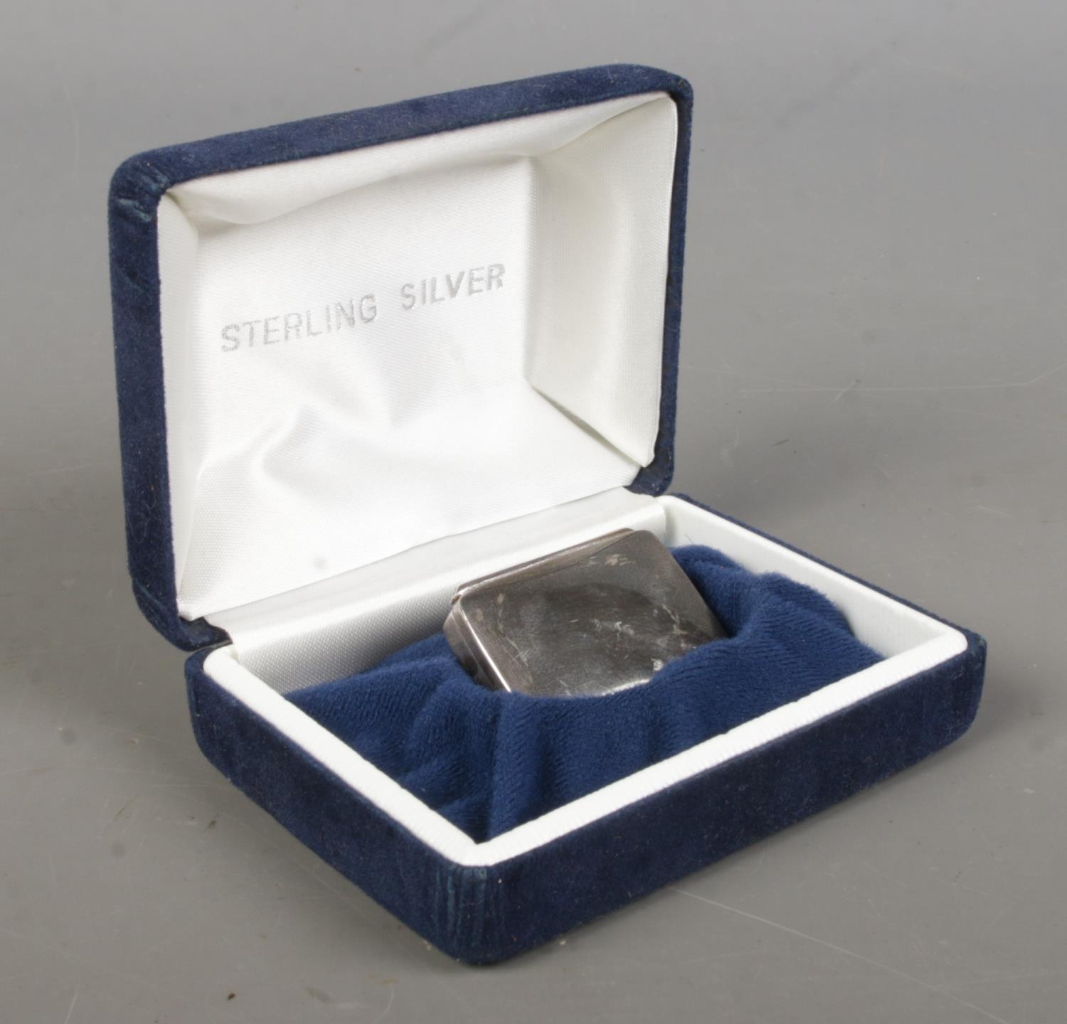 A small silver pill box. Assayed for London, 1997 by Ari D Norman. Bearing common control mark to - Image 2 of 2