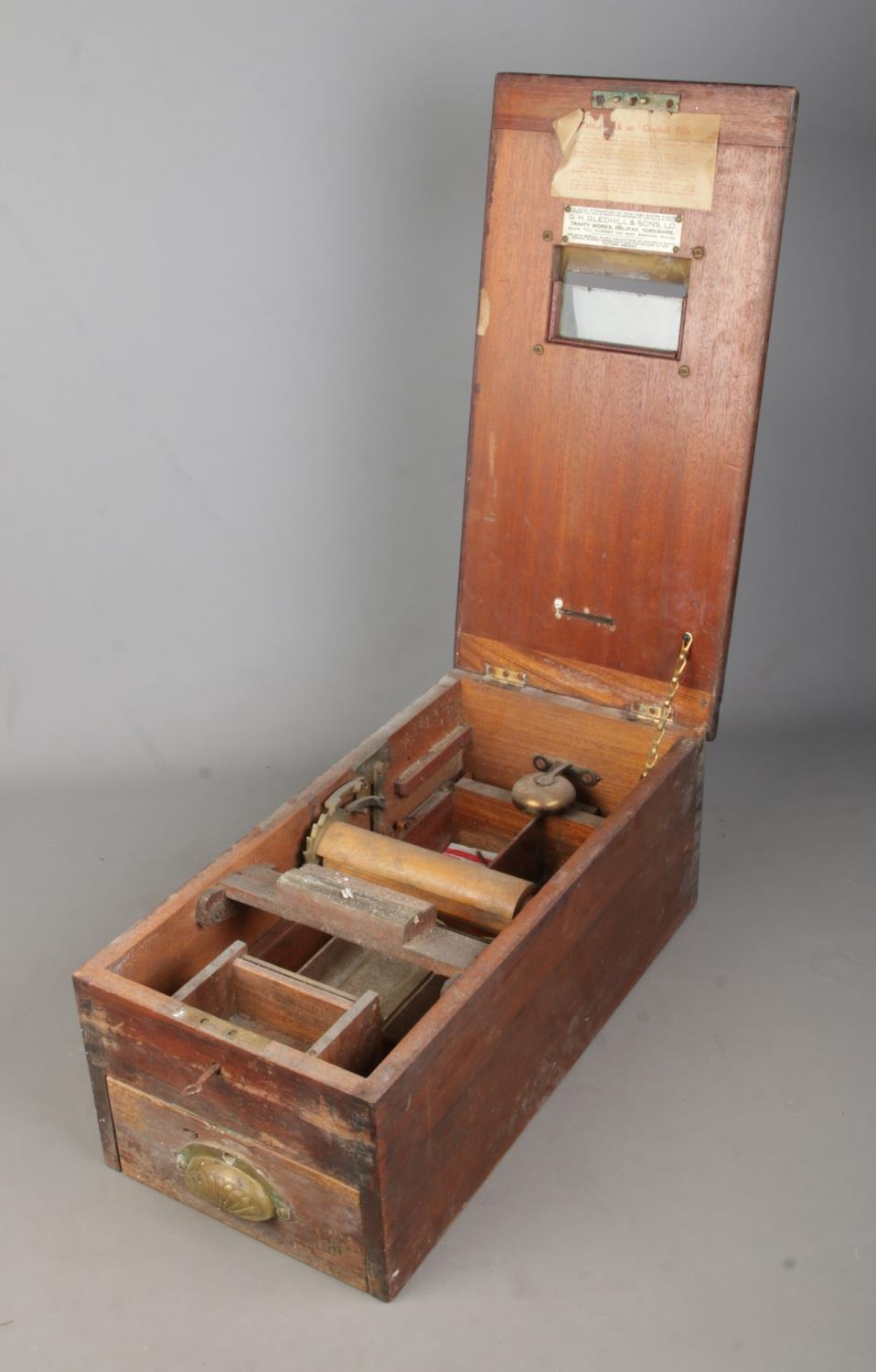 A Victorian G.H Gledhill and Sons mahogany cased automatic cash till. Includes original key. - Image 2 of 2