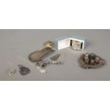 A quantity of silver and white metal oddments, to include six thimbles, boxed napkin ring, fob,