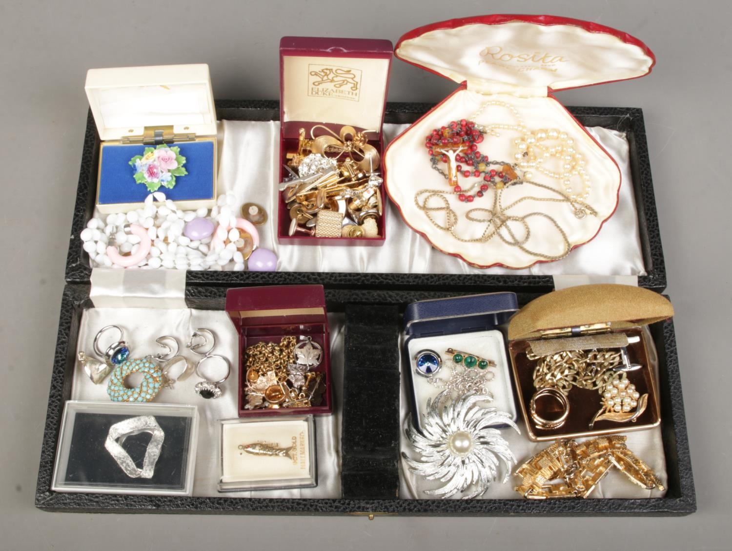 A tray of costume jewellery. Includes two Sarah Cov rings, brooches, yellow metal chains,