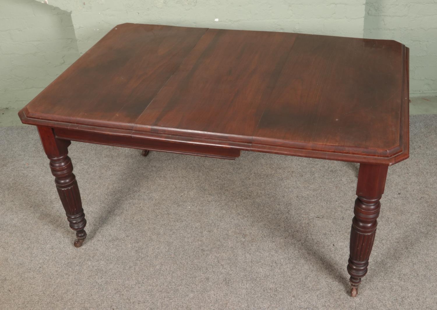 A mahogany extending dining table on turned reeded legs. Hx79cm Wx151cm Dx99cm Table does not come - Image 2 of 2