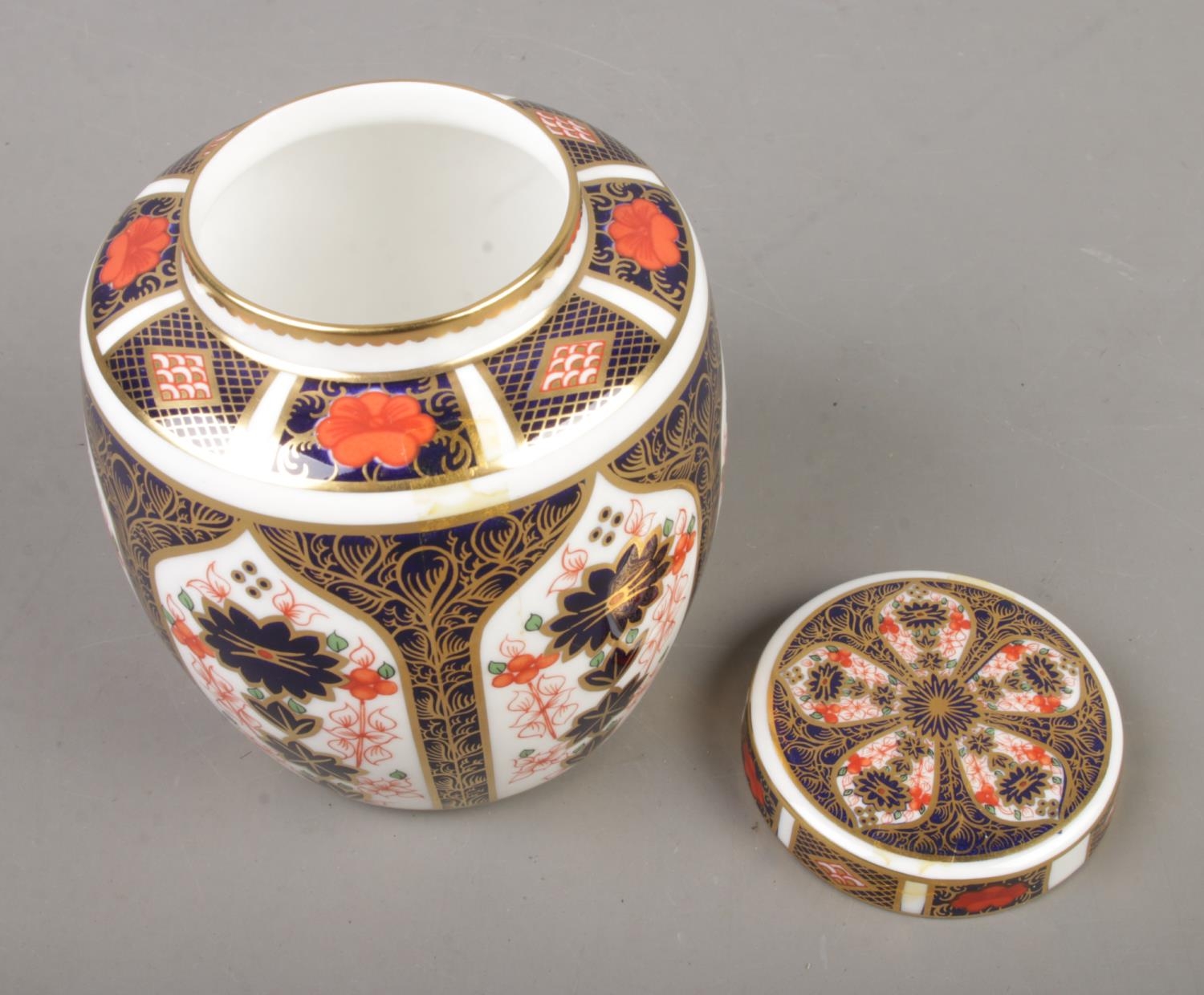 A Royal Crown Derby Imari ginger jar in the 1128 pattern, dated 1995. Approx. height 11.5cm. Marks - Image 3 of 3