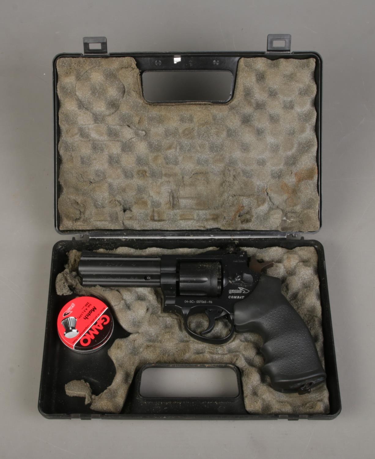A Gamo Combat R-77 CO2 revolver in case along with tin of pellets. CANNOT POST OVERSEAS
