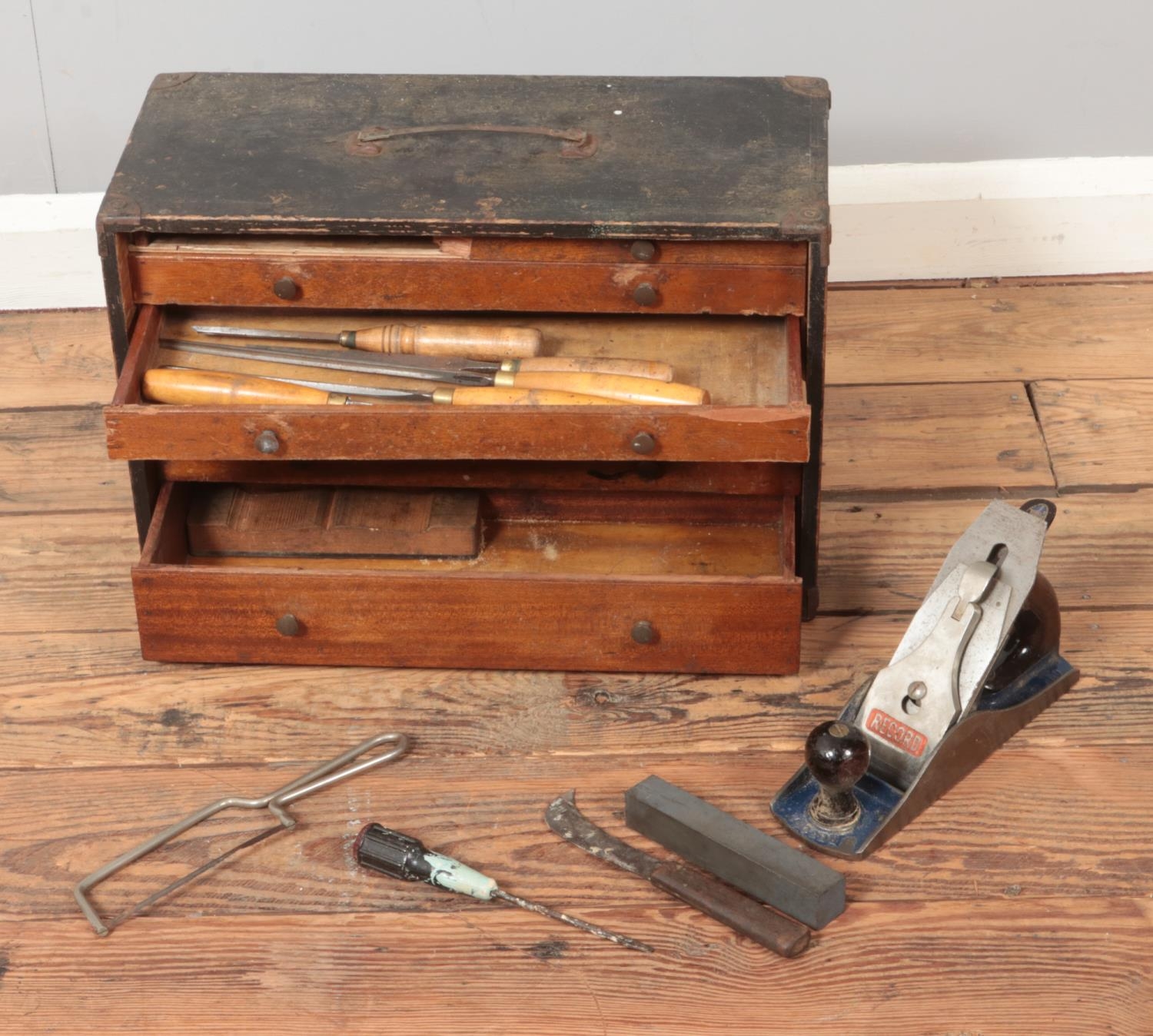 A vintage engineers tools chest featuring nameplate for J.R Barber with contents of hand tools to - Image 3 of 3