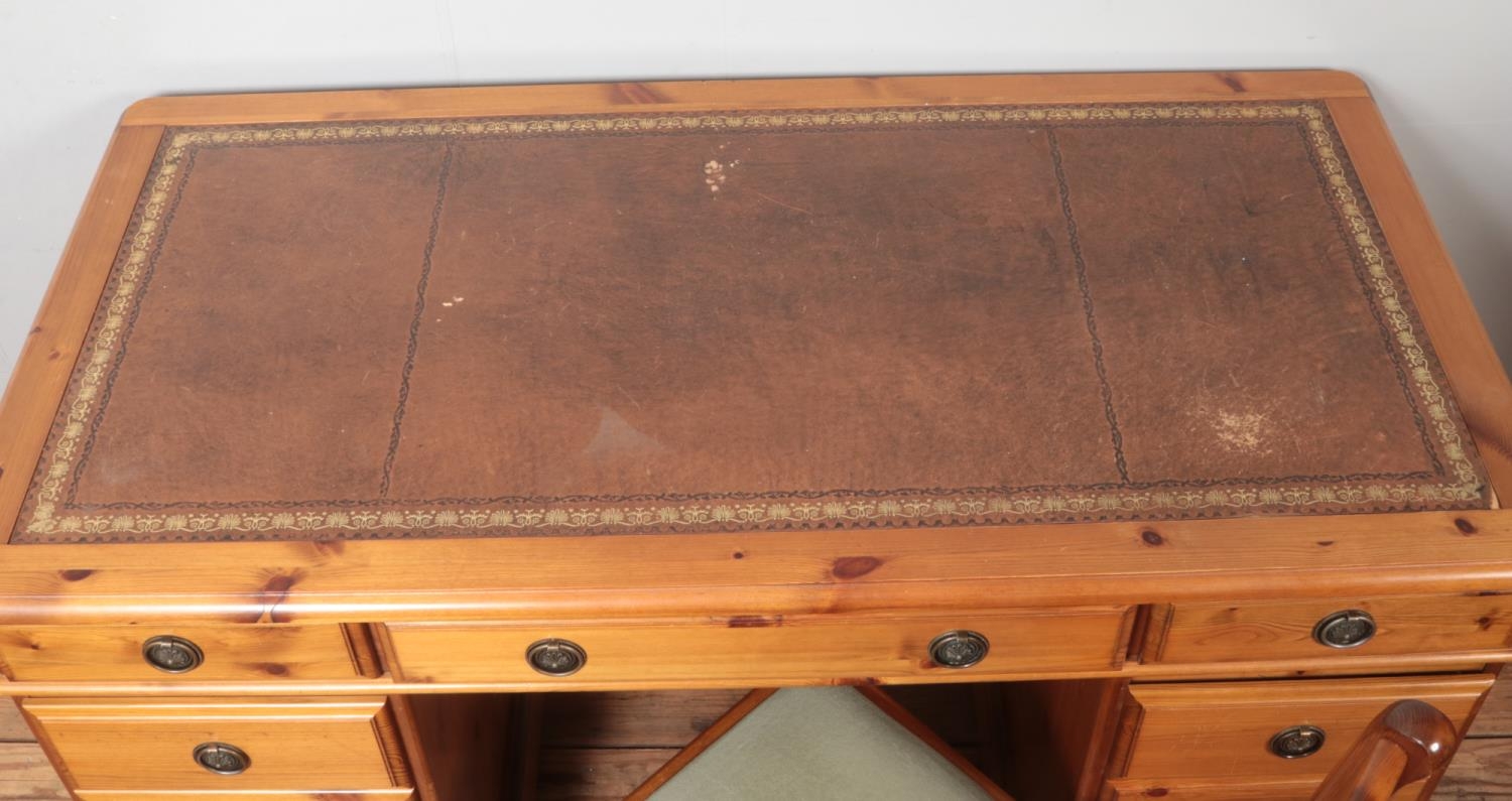 A pine knee hole with leather inset top and fitted central drawer along with corresponding velvet - Image 2 of 2
