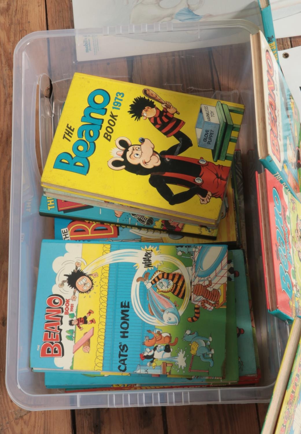 A box of assorted children's annuals such as Beano and Topper along with selection of educational - Image 2 of 2