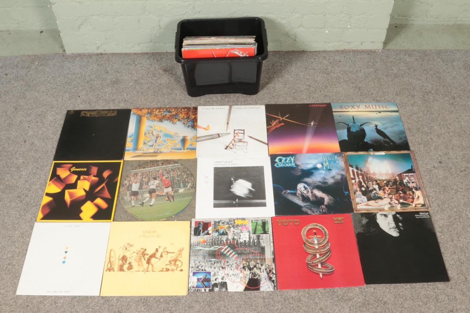 One box containing a good collection of mainly rock and pop records. Contains Meatloaf, Toto,