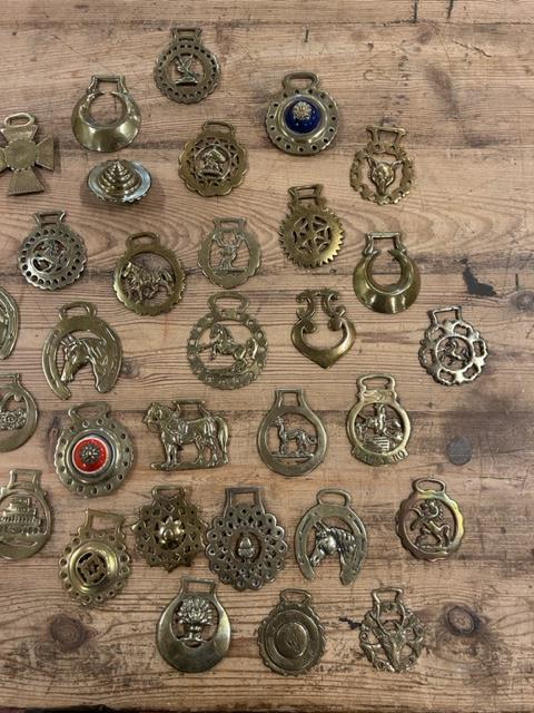 A good collection of assorted horse brasses to include Queen Victoria's diamond jubilee, - Image 4 of 4