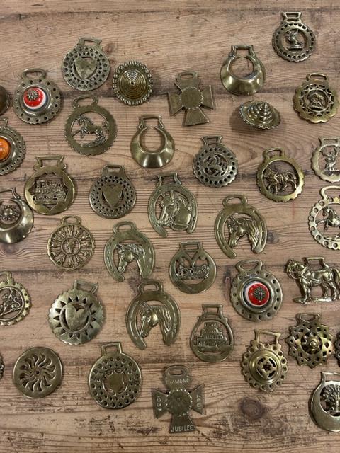 A good collection of assorted horse brasses to include Queen Victoria's diamond jubilee, - Image 3 of 4