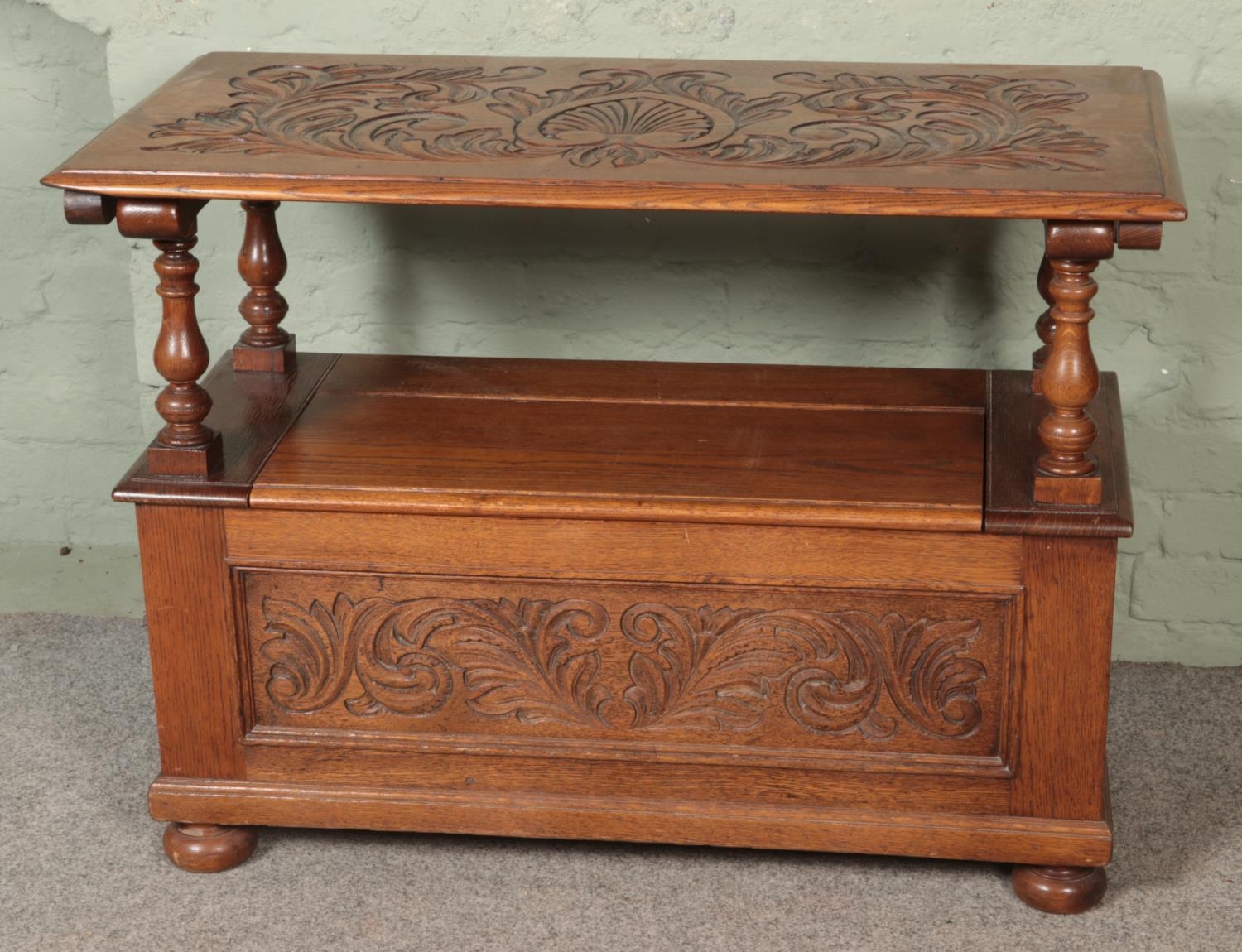 A carved oak monks bench, with detailing to back rest and front. Featuring folding top and under - Bild 2 aus 2