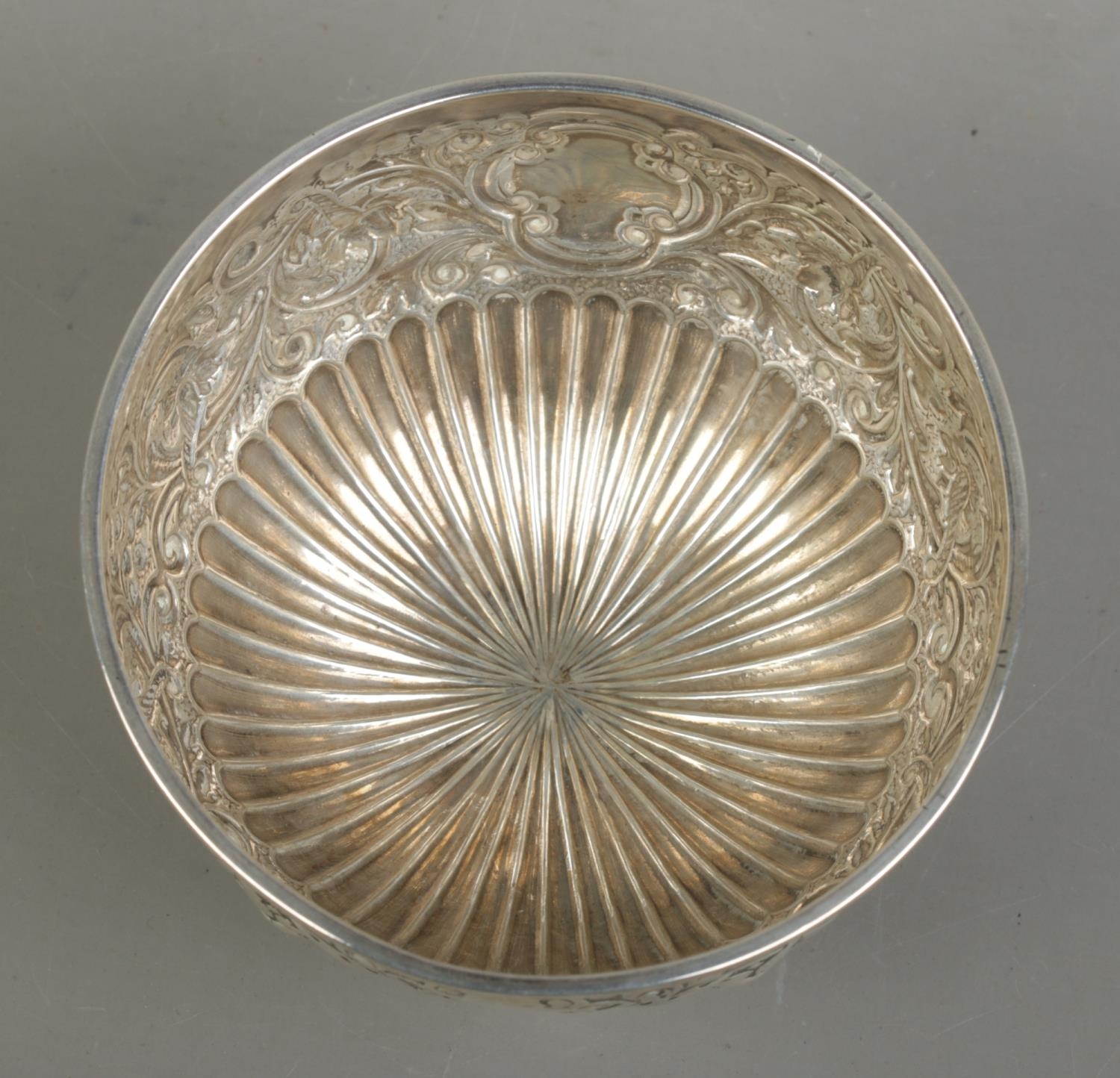 A Victorian silver pedestal bowl with repousse decoration. Assayed London 1893 by John Bodman - Image 3 of 3