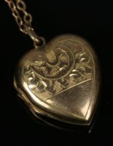 A 9ct gold heart shaped locket on chain. Approx. chain length 44cm unclasped, total weight 5.1g.