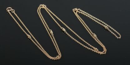 A 9ct gold rolo link muff chain. Length 146cm. 29.74g. Good condition.