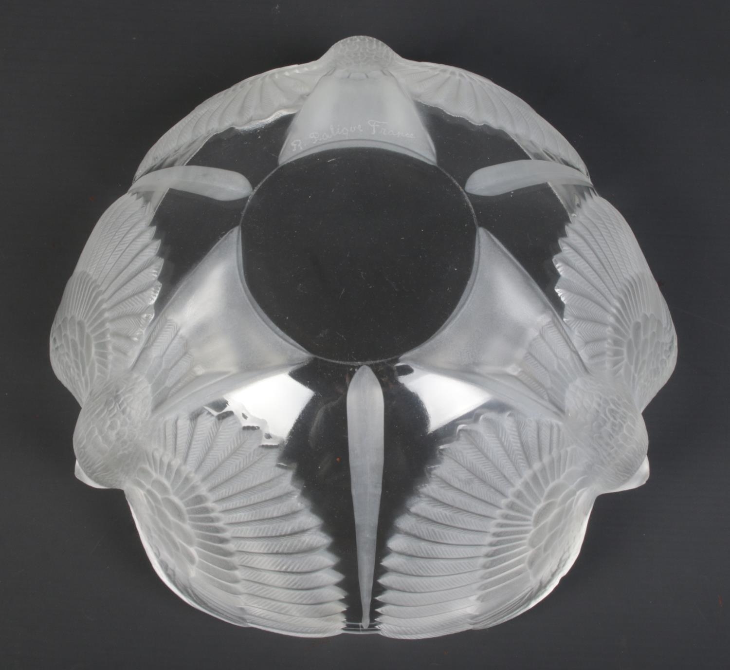 Rene Lalique, a frosted glass bowl decorated with three birds. Etched R Lalique, France to base. - Bild 4 aus 4