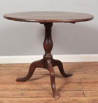 A Georgian oak circular tripod occasional table. Diameter of top 81cm.