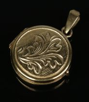 A 9ct gold locket pendant featuring leaf engraving to front. Gold weight 4.8g.
