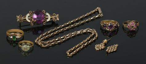 A collection of gold and yellow metal jewellery, to include earrings, amethyst set ring, brooch