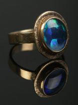 A 9ct gold opal doublet ring. Size O. 4.04g.