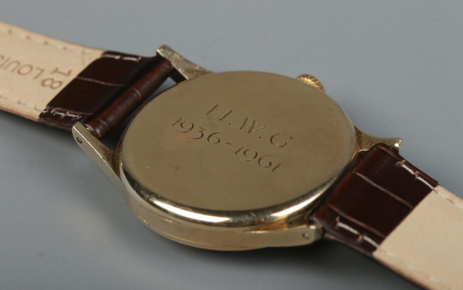 A gents 9ct gold Longines manual wristwatch. Having subsidiary seconds and baton and Arabic - Image 3 of 3