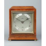 A vintage oak cased Elliott mantel clock. Retailed by Burrell, Sheffield. Height 16cm.