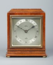 A vintage oak cased Elliott mantel clock. Retailed by Burrell, Sheffield. Height 16cm.