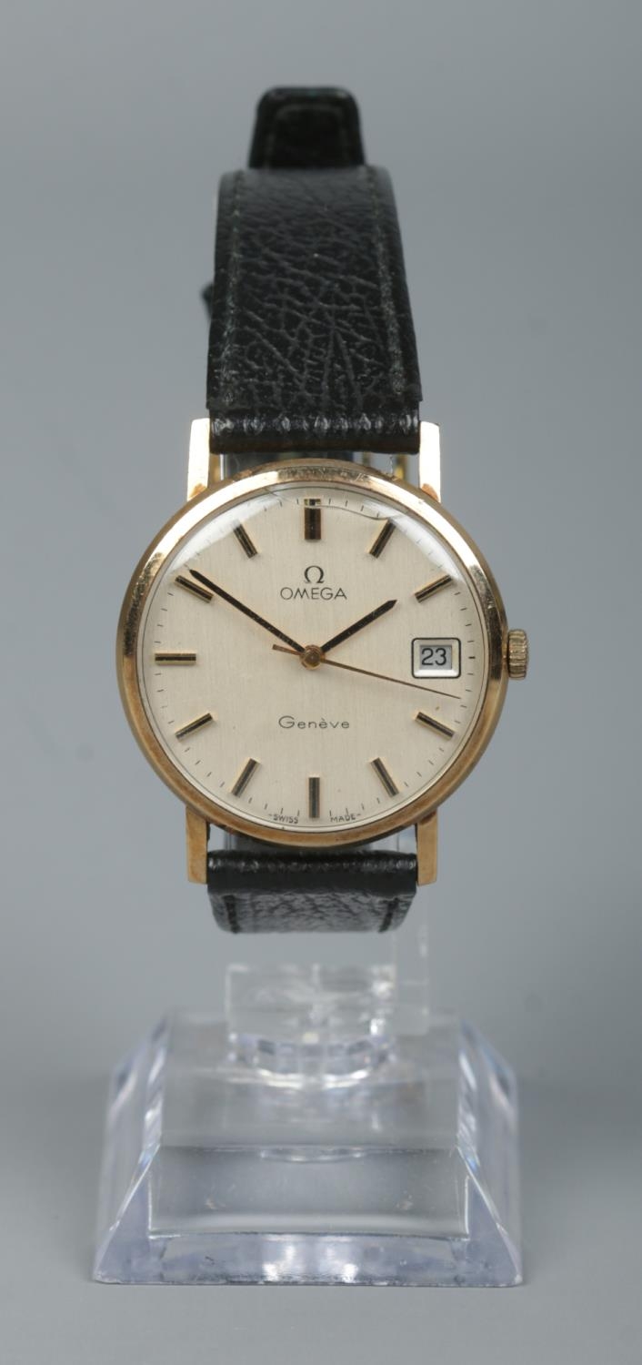 A gents 9ct gold Omega Geneve manual wristwatch. Having centre seconds, baton markers and date - Image 2 of 3