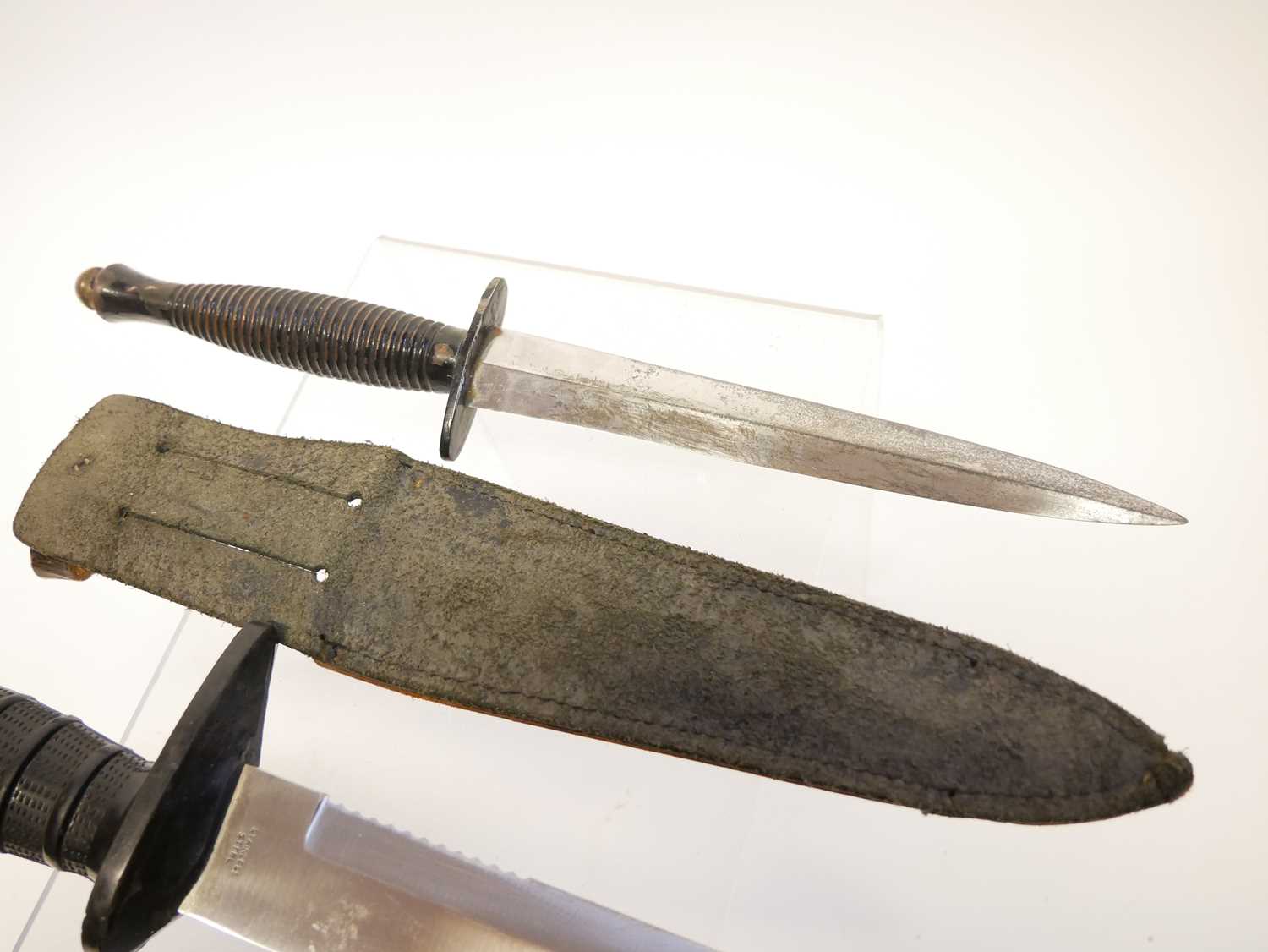 Fairbairn Sykes dagger and scabbard, completely unmarked, also a PIC Diver's Knife and plastic - Image 7 of 7