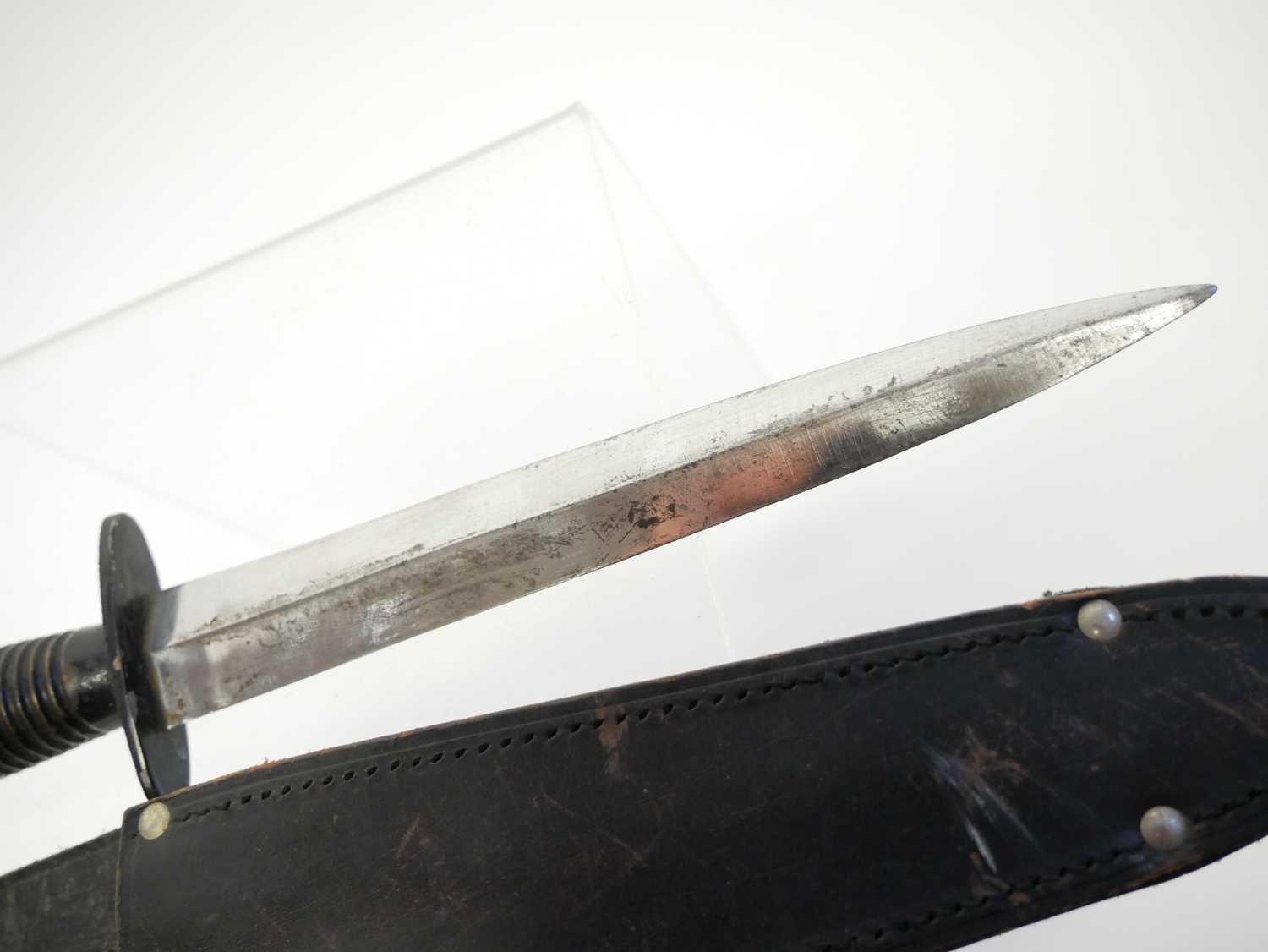 Fairbairn Sykes dagger and scabbard, completely unmarked, also a PIC Diver's Knife and plastic - Image 4 of 7