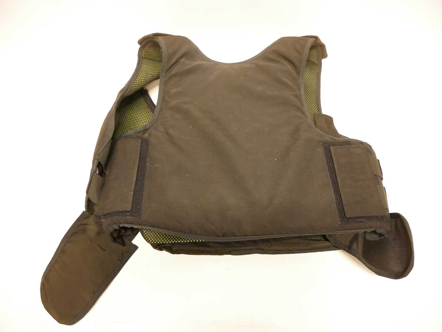 Highmark dual-purpose (ballistic & stab protection) body armour in carrying bag. - Image 9 of 9