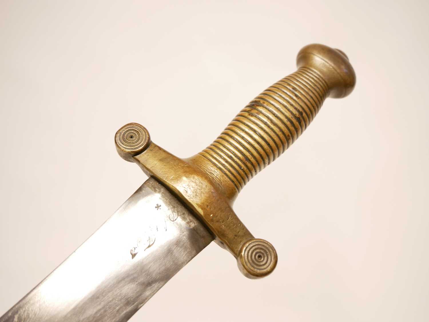 French M.1831 Gladius short sword and scabbard, numbered 969 to hilt and scabbard, the ricasso - Image 8 of 10