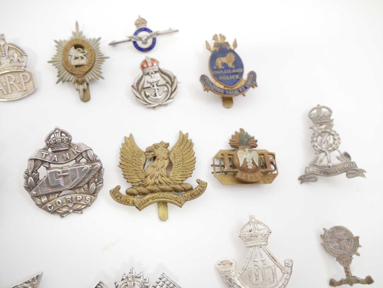 Twenty six British Army cap badges and Scottish clan badges, ten of which are Sterling silver. - Image 10 of 23