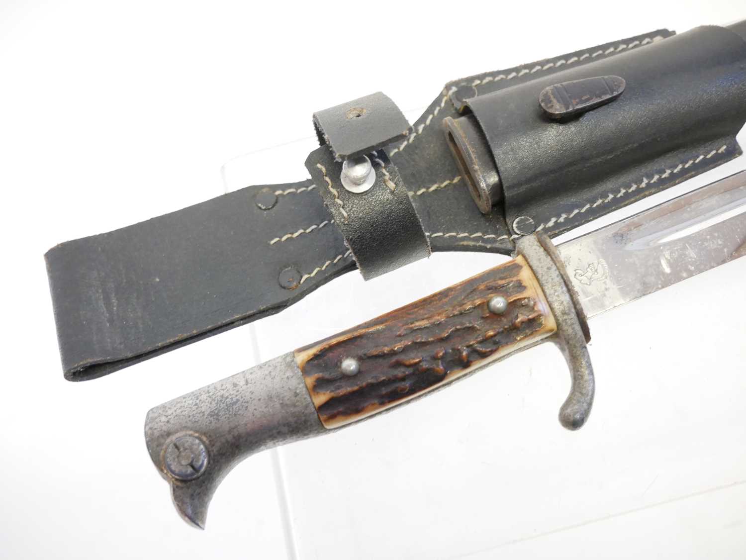 German Third Reich parade bayonet and scabbard, with staghorn grip, he ricasso with makers mark of a - Image 4 of 13