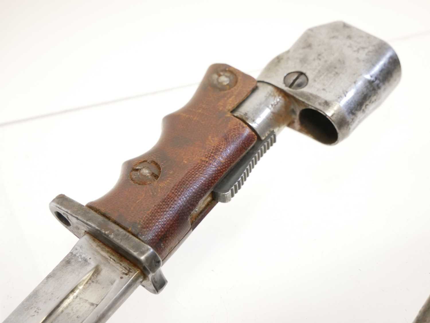 British No.7 bayonet and scabbard, lacking the muzzle ring, the ricasson stamped No7 MkI L. Buyer - Image 5 of 5