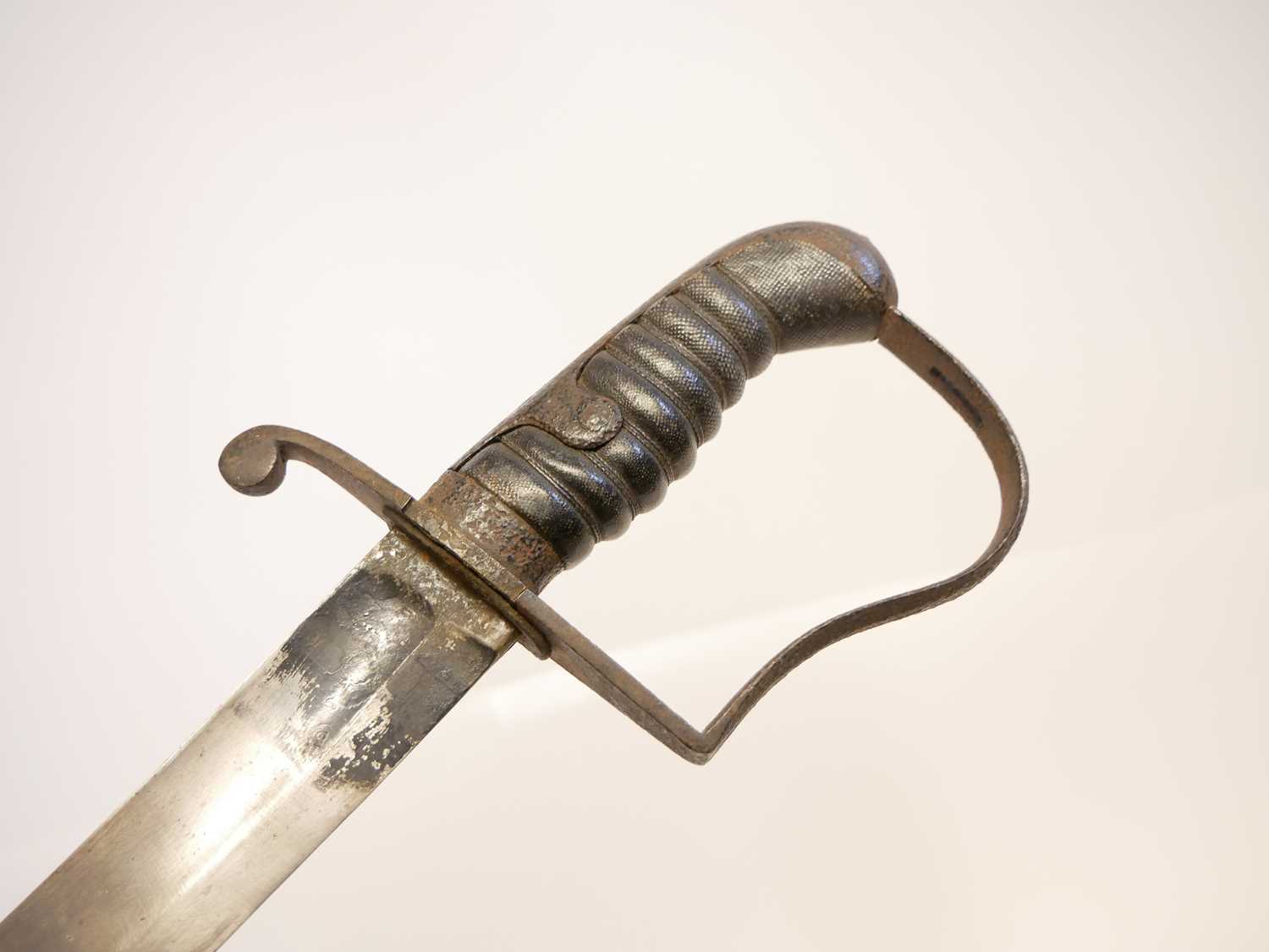 British 1796 pattern troopers sabre and scabbard, curved blade with single fuller, fish skin bound - Image 13 of 16