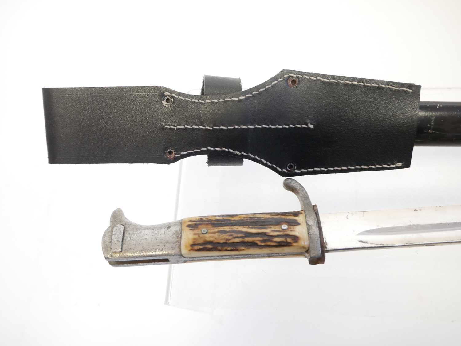 German Third Reich parade bayonet and scabbard, with staghorn grip, he ricasso with makers mark of a - Image 8 of 13