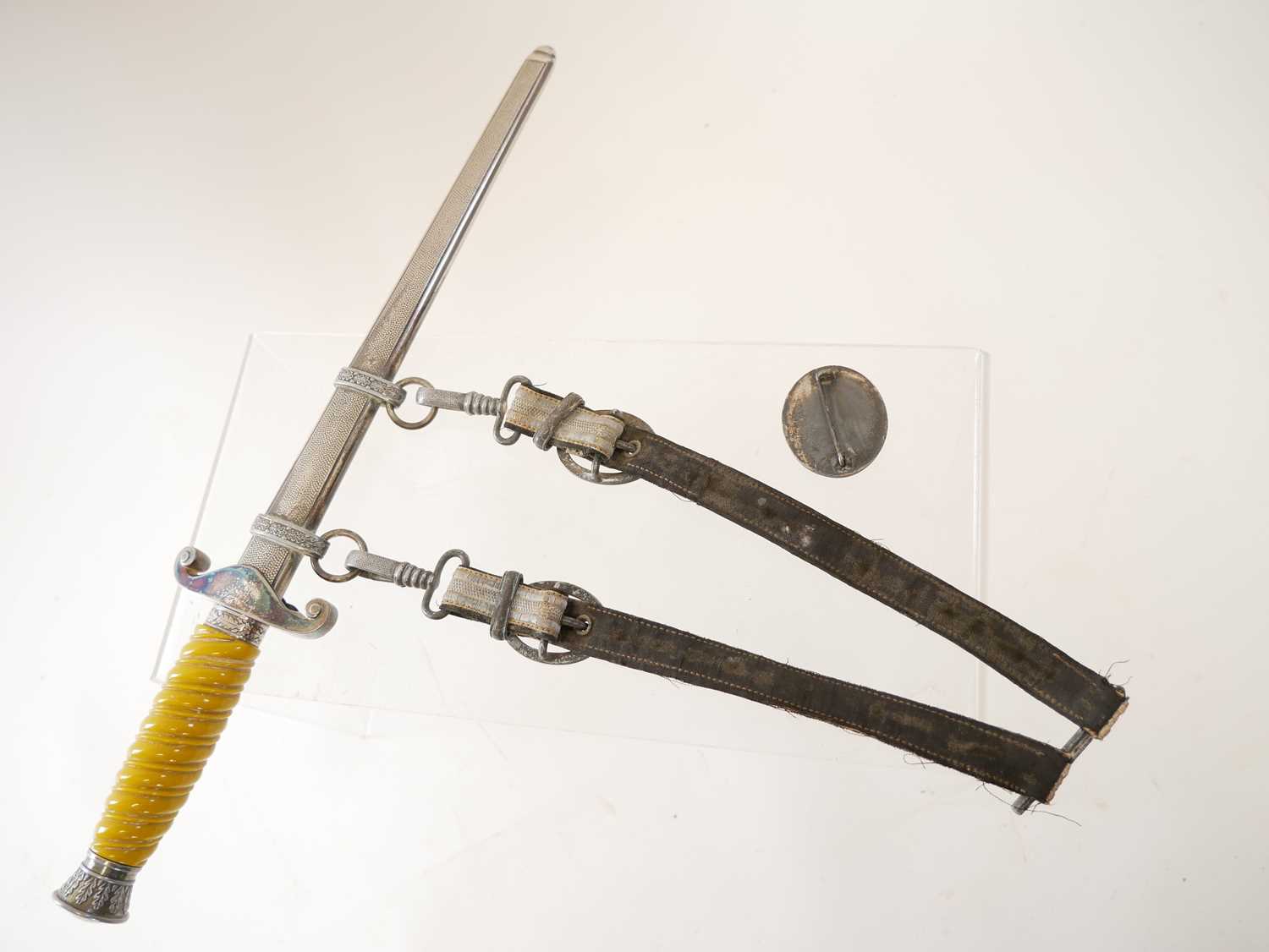 German WWII Third Reich Army dagger and scabbard, with suspension straps, the eagle of the - Image 5 of 11