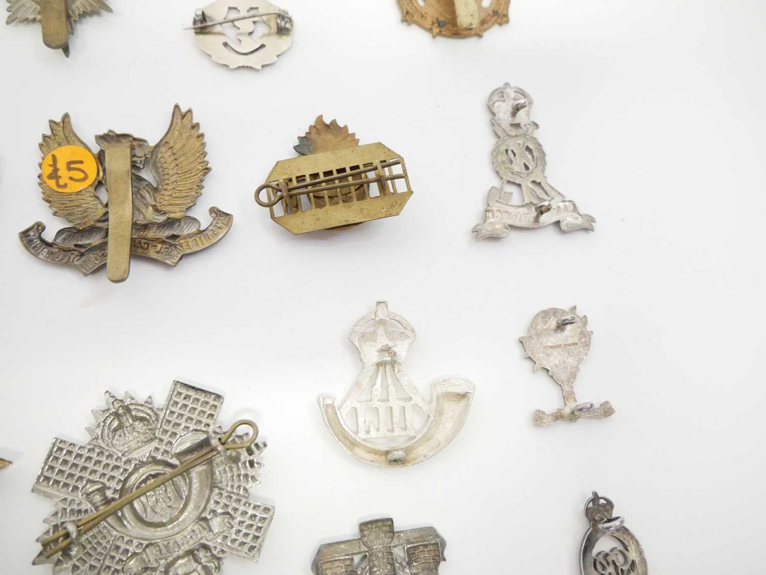 Twenty six British Army cap badges and Scottish clan badges, ten of which are Sterling silver. - Image 19 of 23