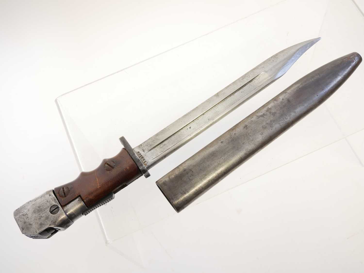 British No.7 bayonet and scabbard, lacking the muzzle ring, the ricasson stamped No7 MkI L. Buyer - Image 3 of 5