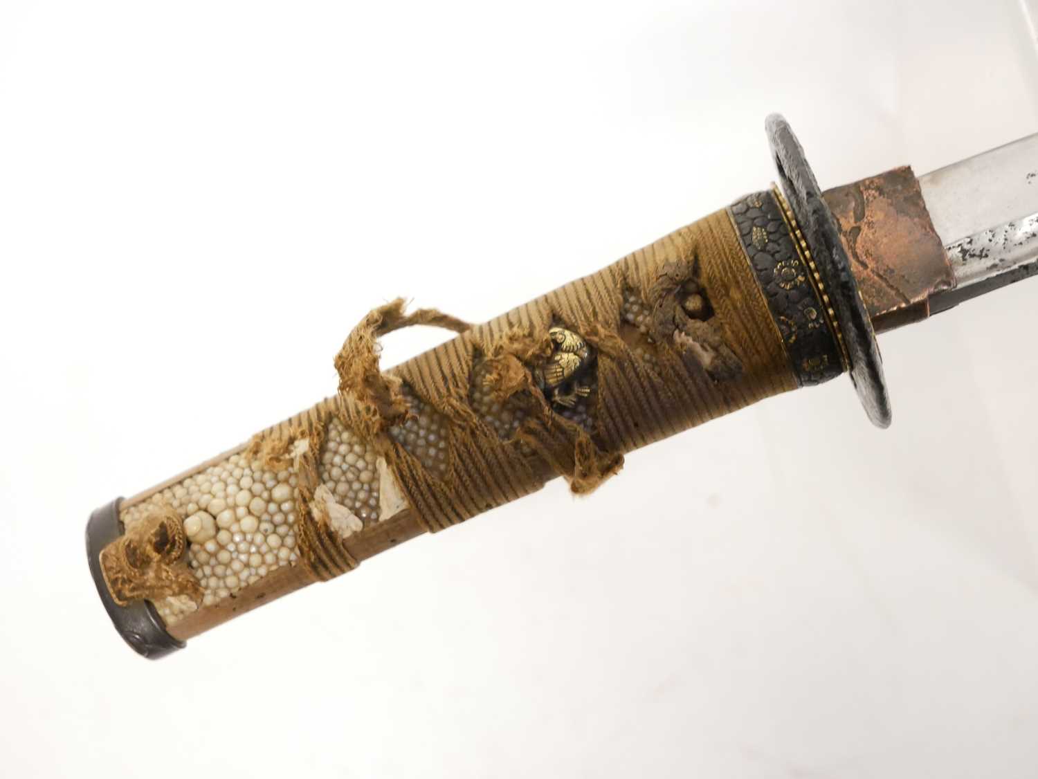 Japanese Wakizashi, 49cm cutting edge, the tang with indistinct signature and signs of alteration - Image 8 of 19