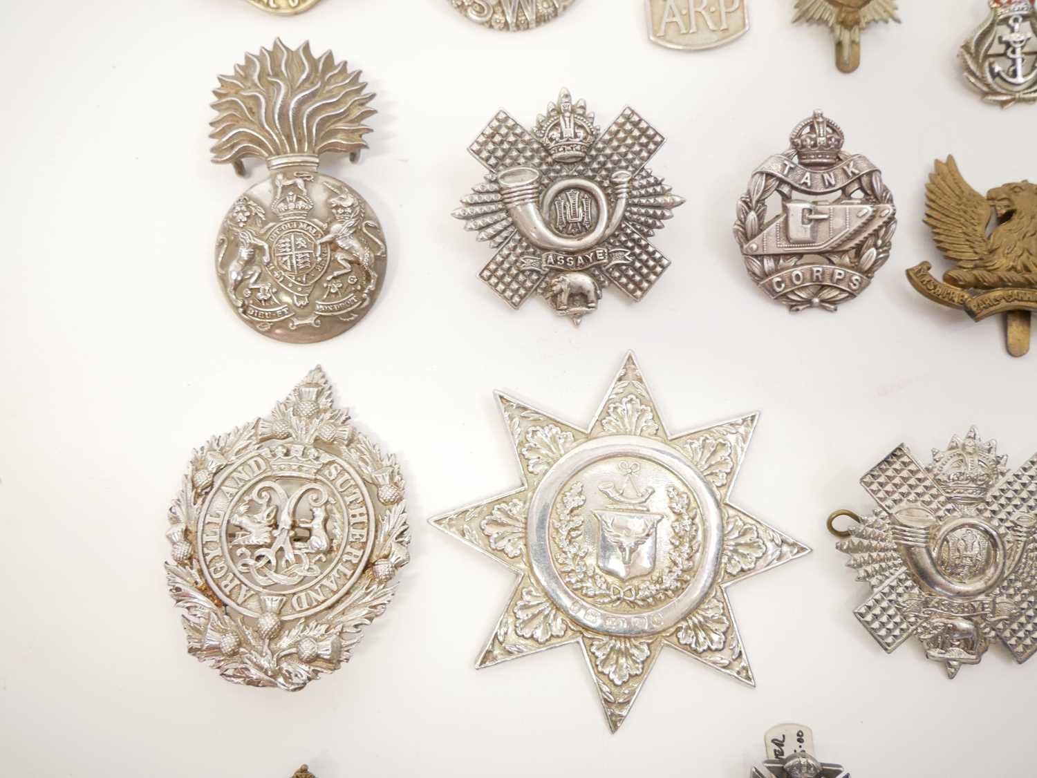 Twenty six British Army cap badges and Scottish clan badges, ten of which are Sterling silver. - Image 7 of 23