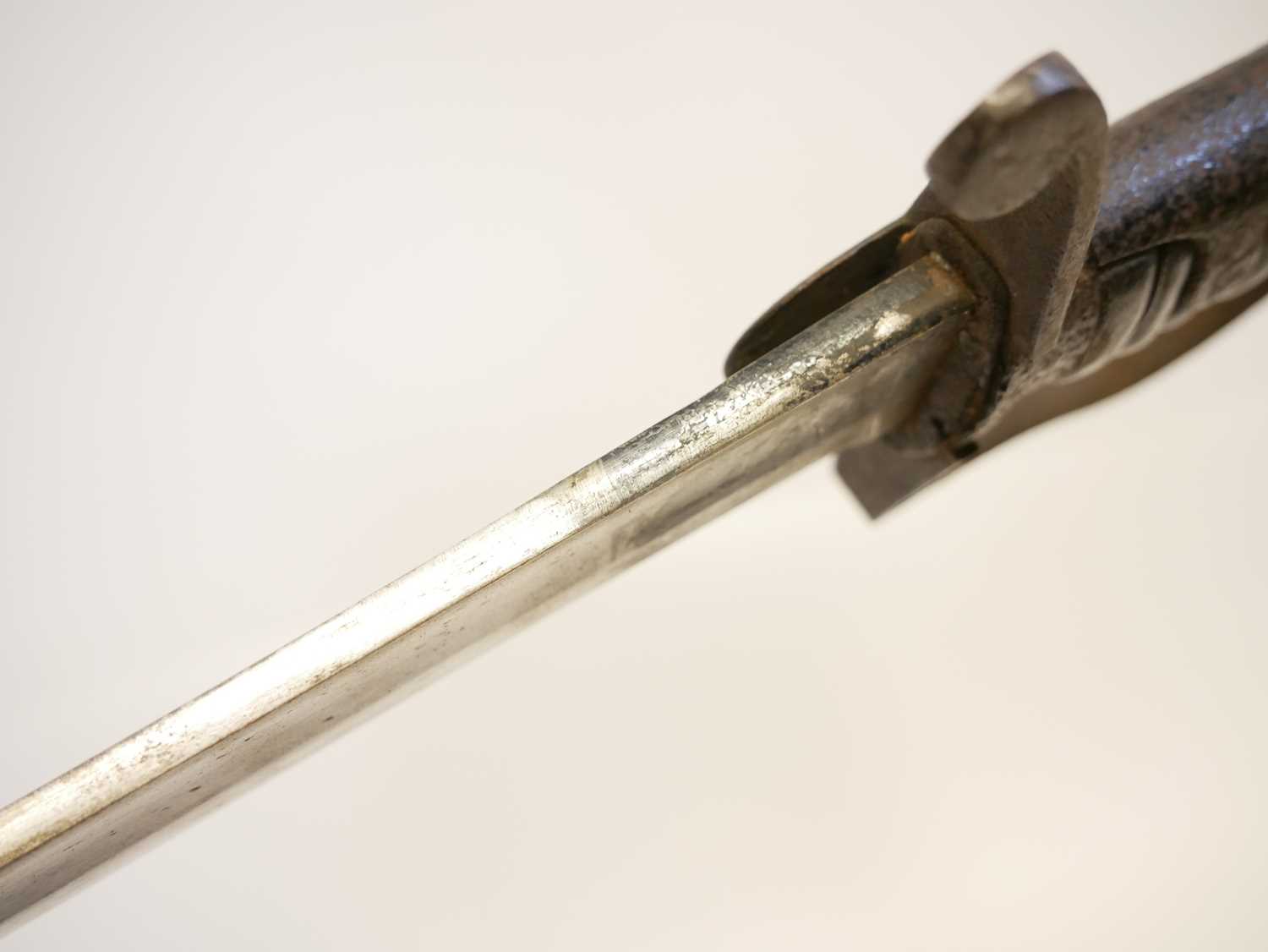 British 1796 pattern troopers sabre and scabbard, curved blade with single fuller, fish skin bound - Image 11 of 16