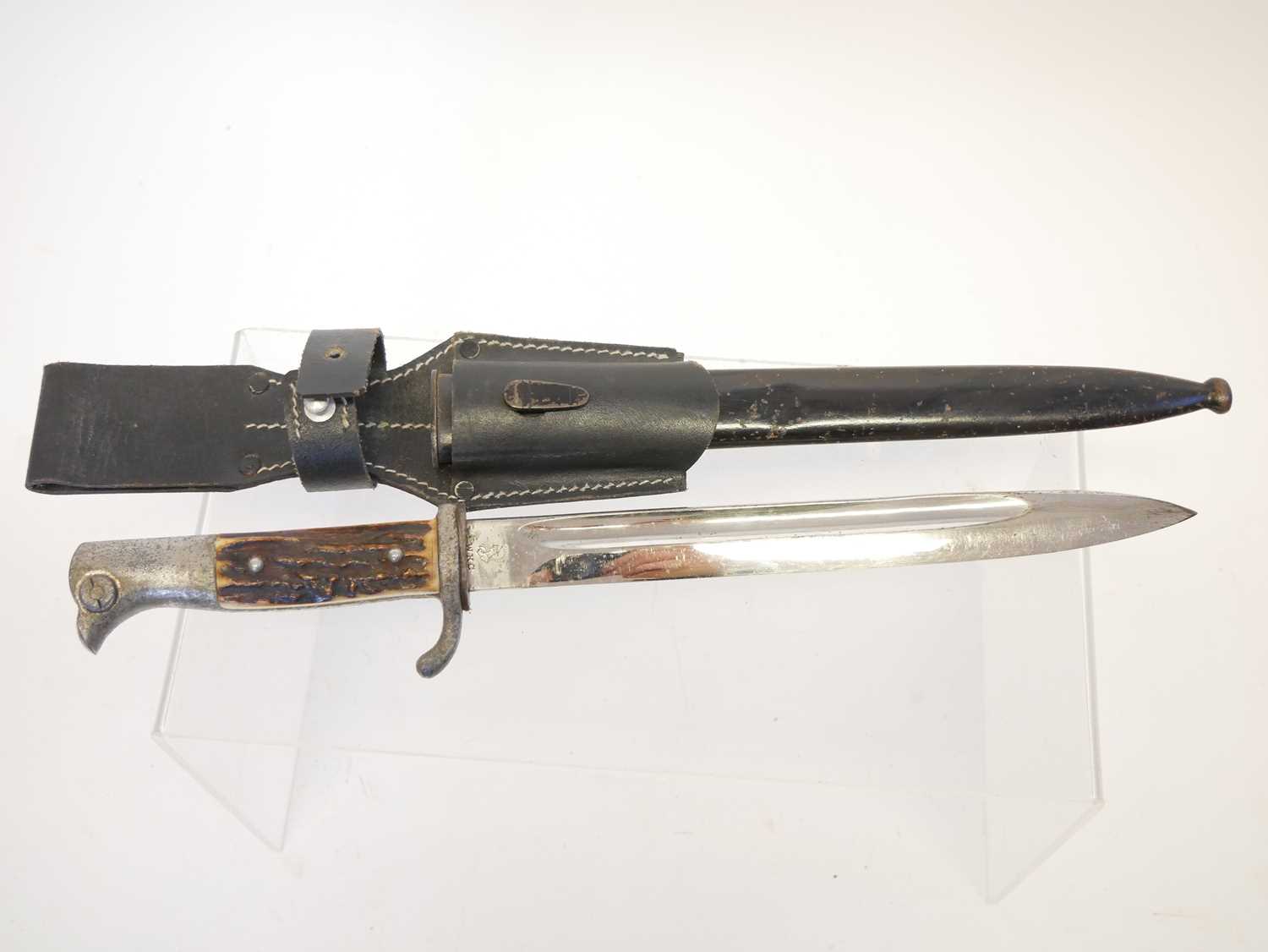 German Third Reich parade bayonet and scabbard, with staghorn grip, he ricasso with makers mark of a - Image 2 of 13