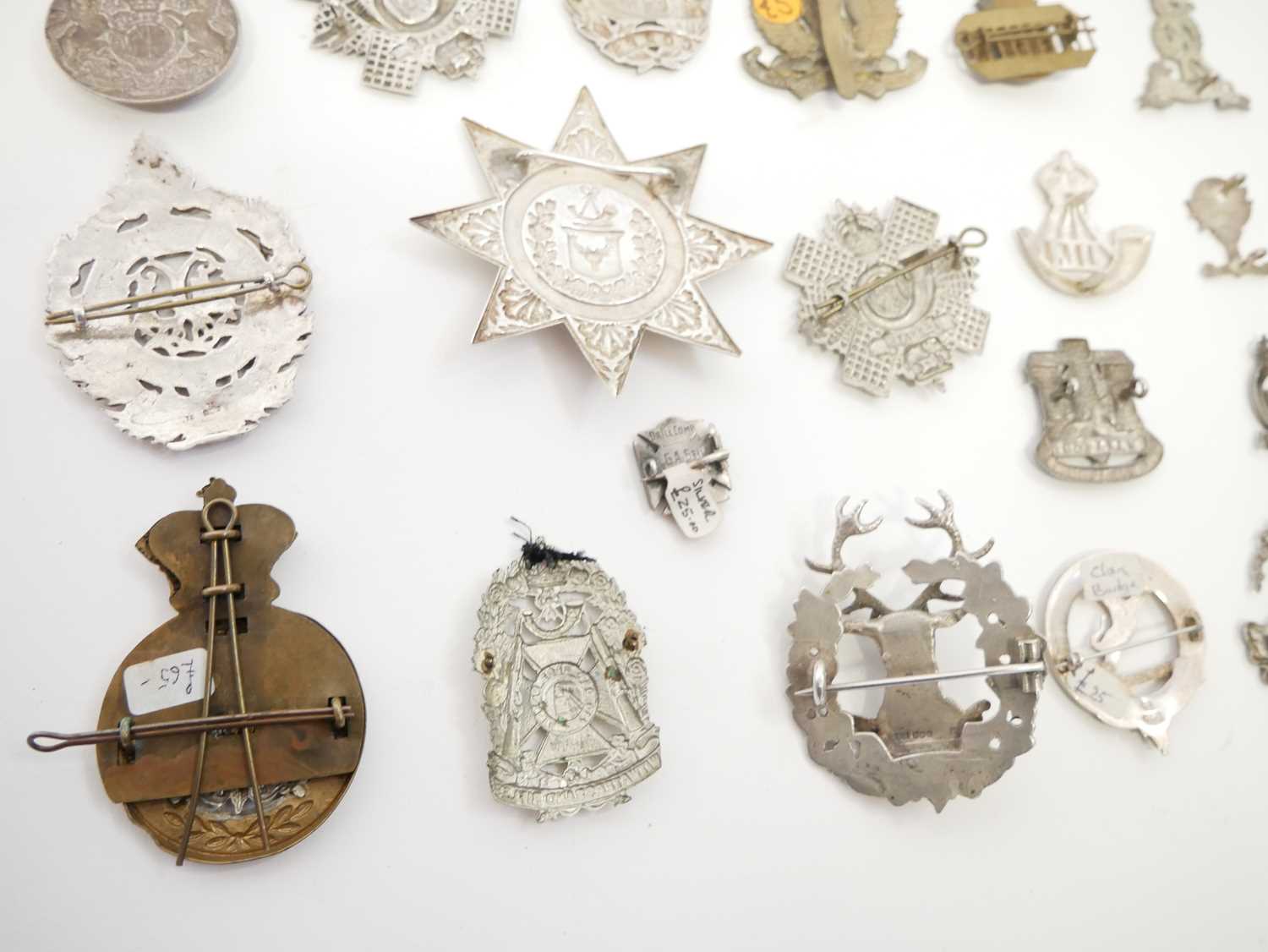 Twenty six British Army cap badges and Scottish clan badges, ten of which are Sterling silver. - Image 15 of 23